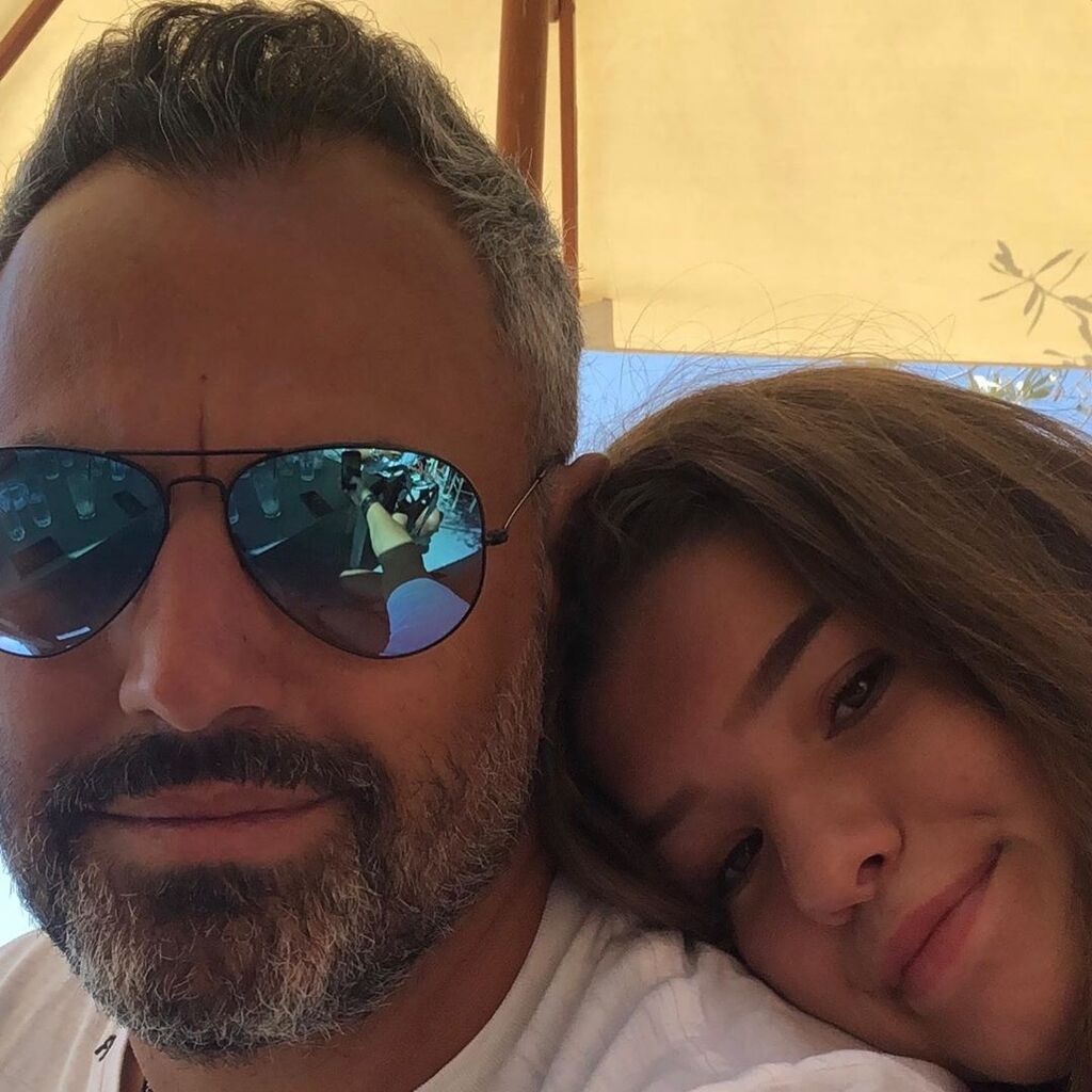 Μπαμπάδες, να δώσετε στις κόρες προίκα... Πολλές-πολλές αγκαλιές!