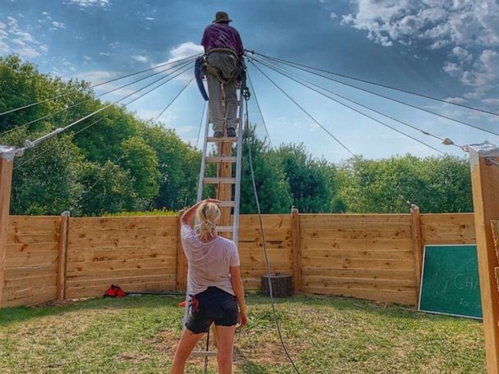 Κορονοϊός: Δασκάλα έχτισε τη δική της «ανοιχτή» τάξη για τους μαθητές της