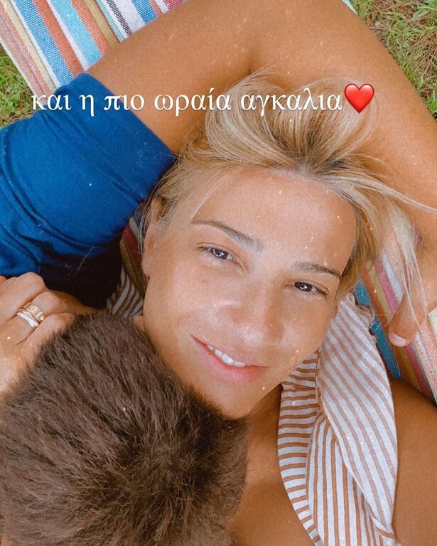 «Μαμά, είσαι αστεία!» - Πώς είδαν τη Φαίη Σκορδά οι γιοί της & ξεκαρδίστηκαν