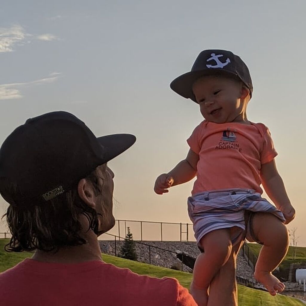 Μωράκι 6 μηνών κάνει θαλάσσιο σκι και το διαδίκτυο διχάζεται 