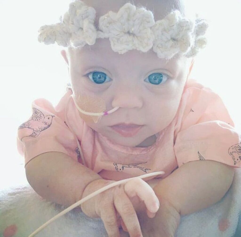 Γέννησε πρόωρα και η φωτογραφία της συγκινεί