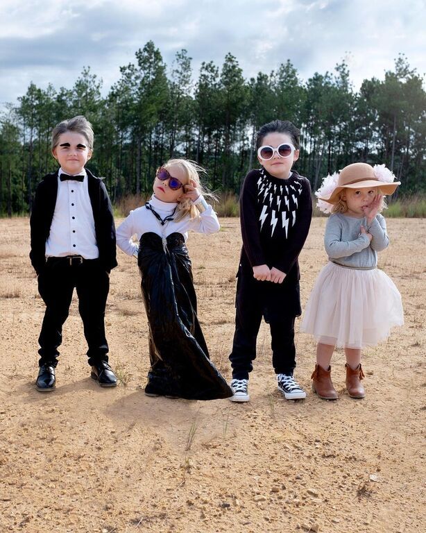 Μαμά ντύνει καθημερινά τα παιδιά της με στολές από αγαπημένες ταινίες