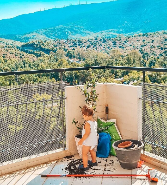 Τζένη Θεωνά : Δείτε τα μίνι τατουάζ που έκανε 