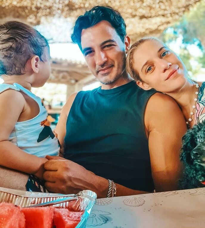 Τζένη Θεωνά : Δείτε τα μίνι τατουάζ που έκανε 