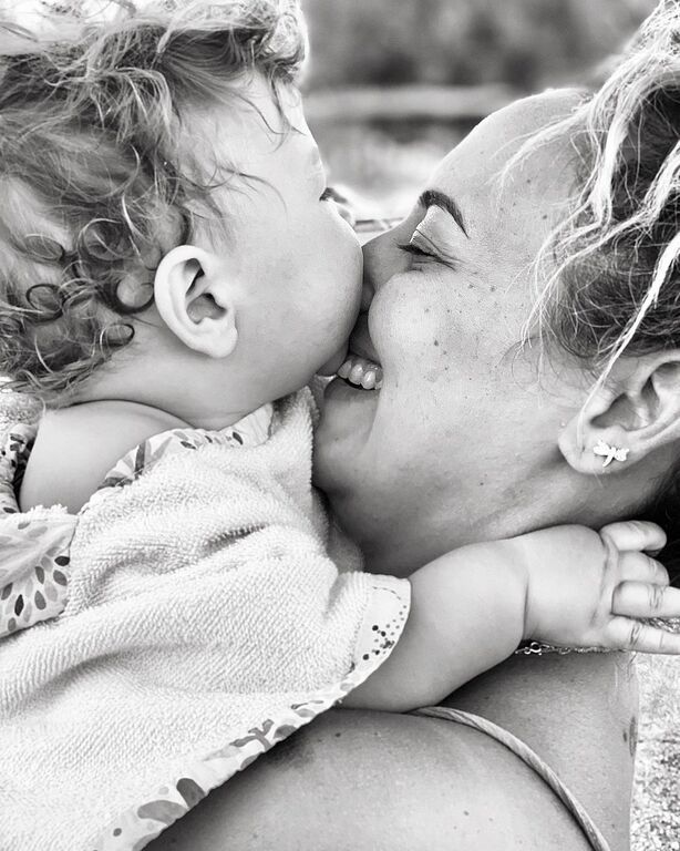 Κλέλια Πανταζή: Η απίθανη φώτο με τον σύζυγο και τον γιο της