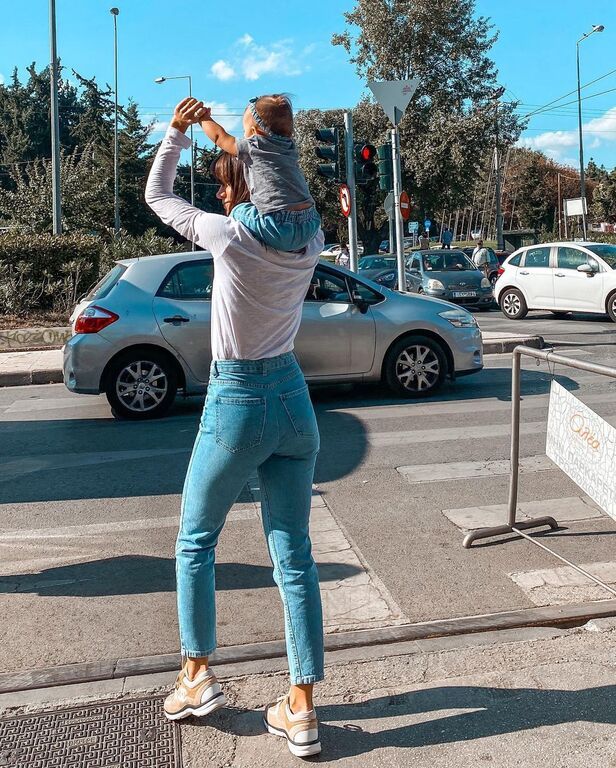 Βρεφική φωτογράφιση για την κόρη ζευγαριού της ελληνικής showbiz