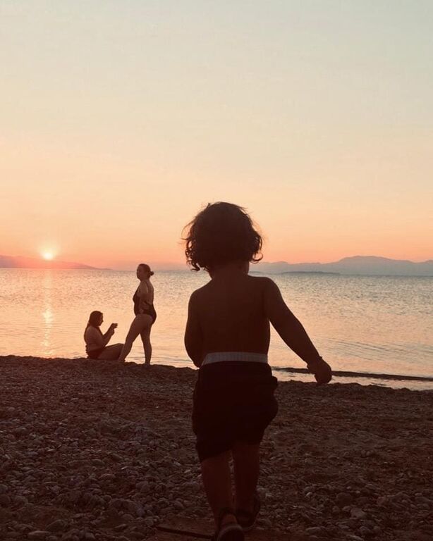Κατερίνα Παπουτσάκη: Ο Μάξιμος πήγε βόλτα τον αδελφό του με το καρότσι