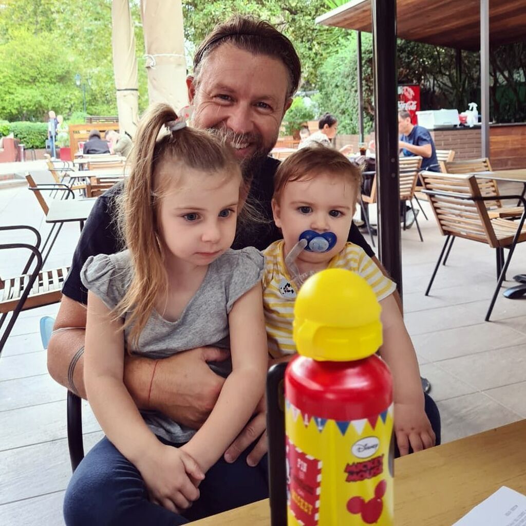 Γιάννης Βαρδής: Η νέα selfie με τον γιο του αποδεικνύει πόσο πολύ μοιάζουν