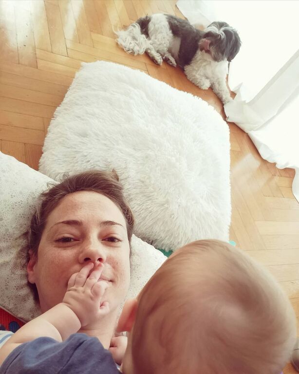 Αλεξάνδρα Ούστα: Μεσημεριανή σιέστα με τον γιο της εν μέσω καραντίνας