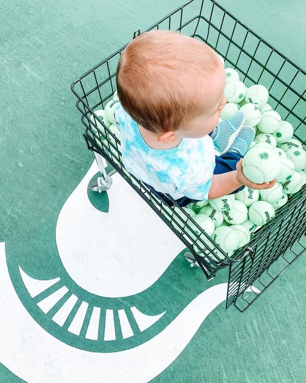 Ο μικρός βοηθά τον τενίστα μπαμπά του και γίνεται viral (vid+pics)