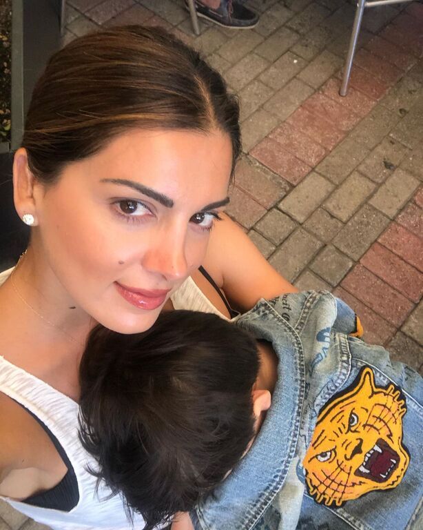 Σταματίνα Τσιμτσιλή: H βόλτα με την κόρη της ντυμένες casual 