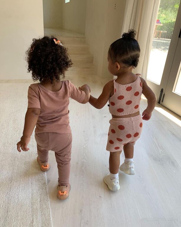 Stormi Webster: Είναι πολύ δεμένη με τα ξαδέλφια της - Δείτε το βίντεο 