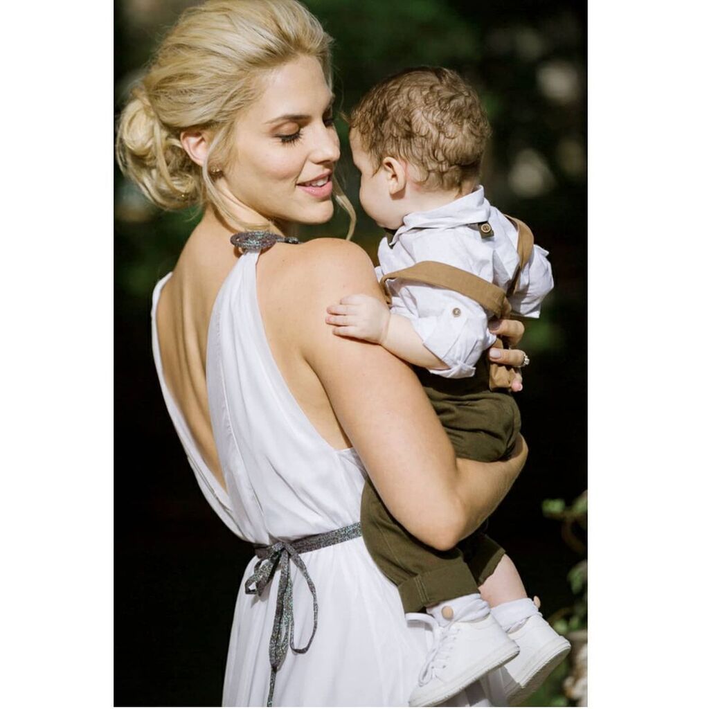 Μαντώ Γαστεράτου: Ντύθηκε Άγιος Βασίλης και πόζαρε με τον γιο της