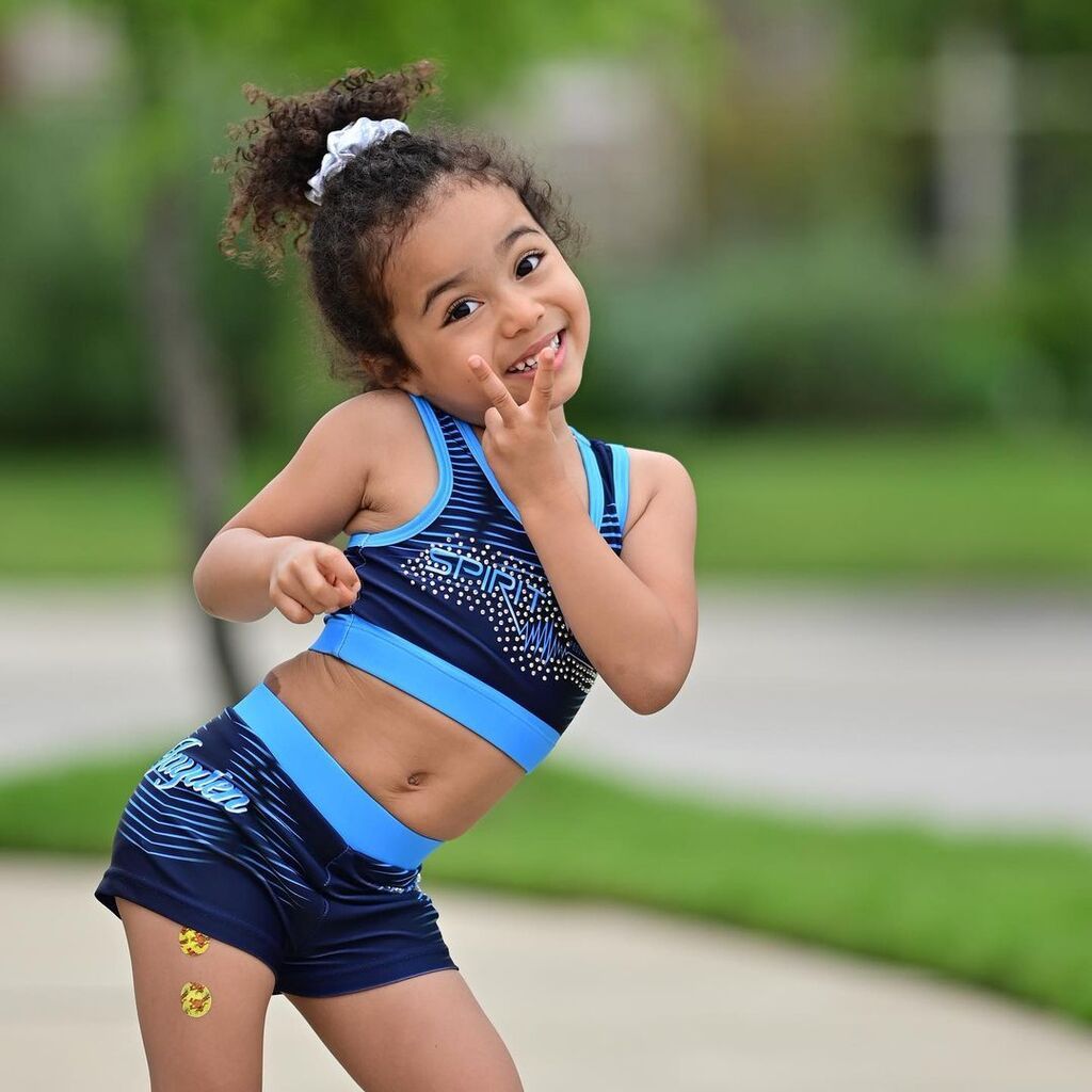 Τα ακροβατικά μπαμπά και κόρης τρέλαναν το διαδίκτυο (pics+vid)