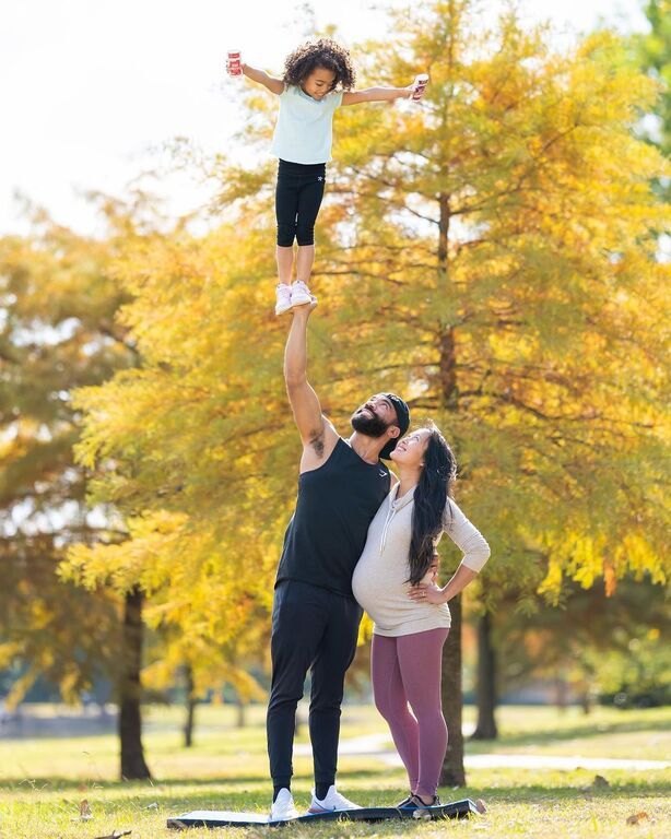 Τα ακροβατικά μπαμπά και κόρης τρέλαναν το διαδίκτυο (pics+vid)