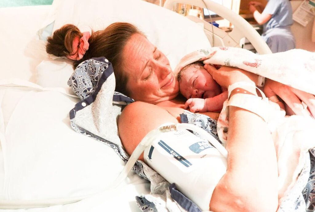 Πριν και μετά: Μαμά ποζάρει μετά τον τοκετό και στέλνει το δικό της μήνυμα