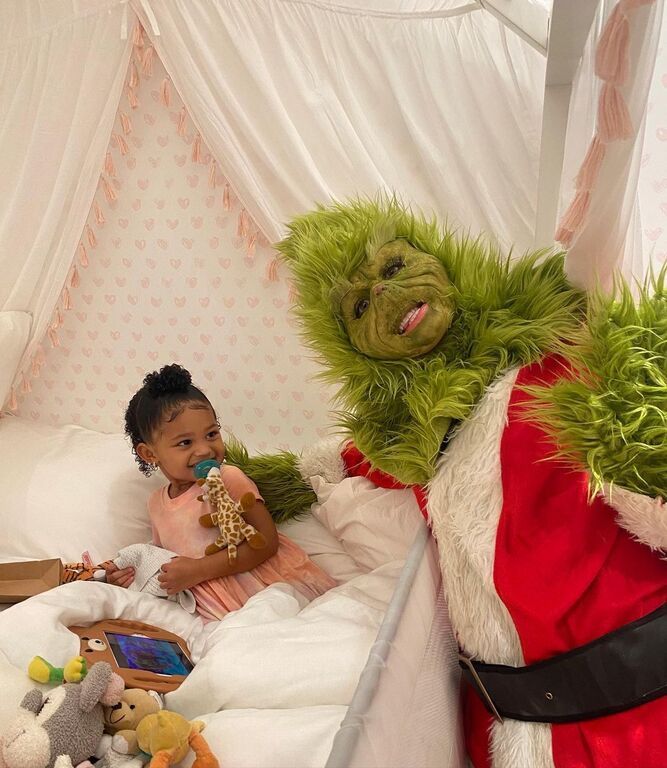 Φτιάξτε τα Grinch Cupcakes που έφτιαξε η Kylie Jenner με την Stormi (vid)
