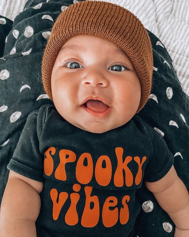 Μαμά βγάζει το μωρό της τις πιο απίθανες φωτογραφίες (pics)