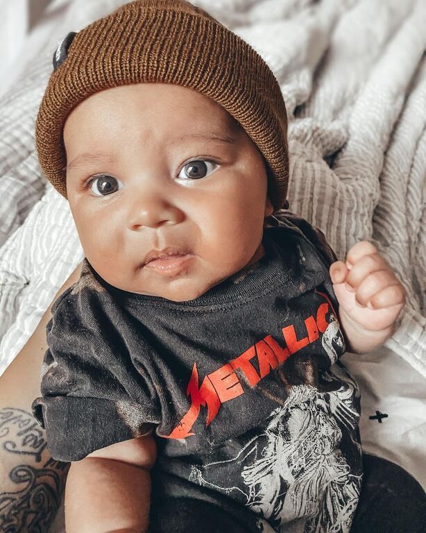 Μαμά βγάζει το μωρό της τις πιο απίθανες φωτογραφίες (pics)