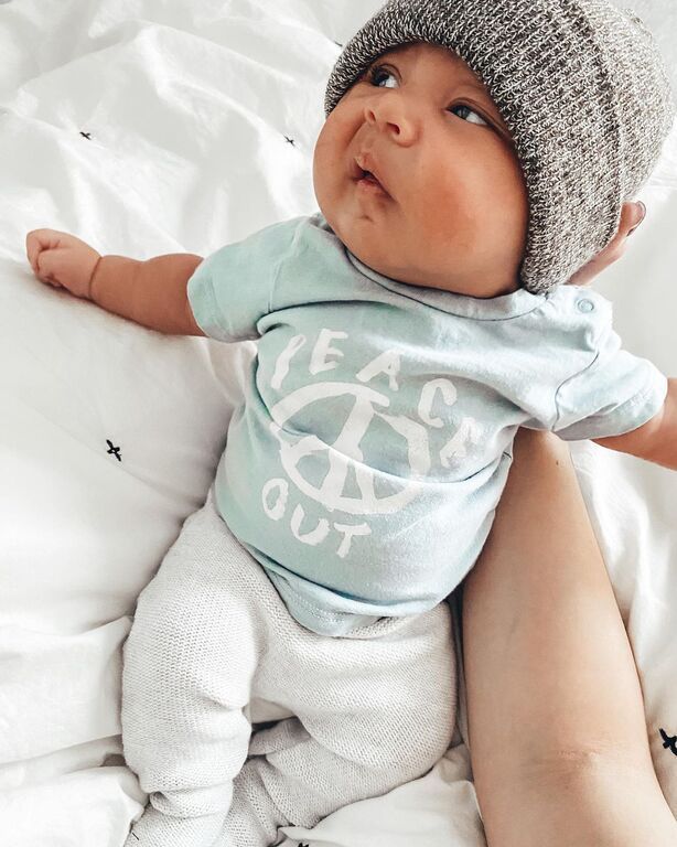 Μαμά βγάζει το μωρό της τις πιο απίθανες φωτογραφίες (pics)