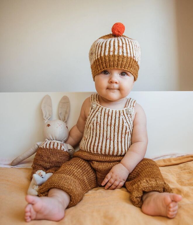 Μαμά ντύνει το μωρό της με τα πιο απίθανα ρούχα και το φωτογραφίζει