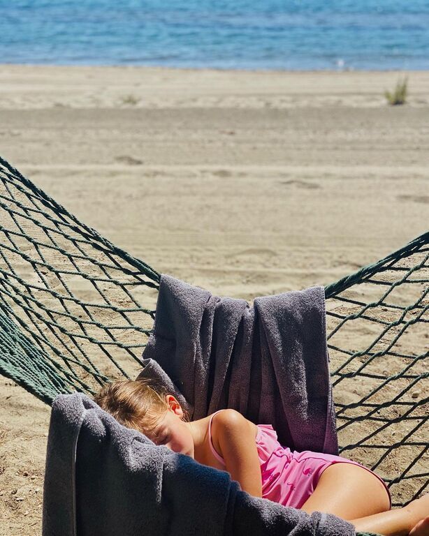 Υβόννη Μπόσνιακ: Τα παιχνίδια με την κόρη της πριν πάει για ύπνο 