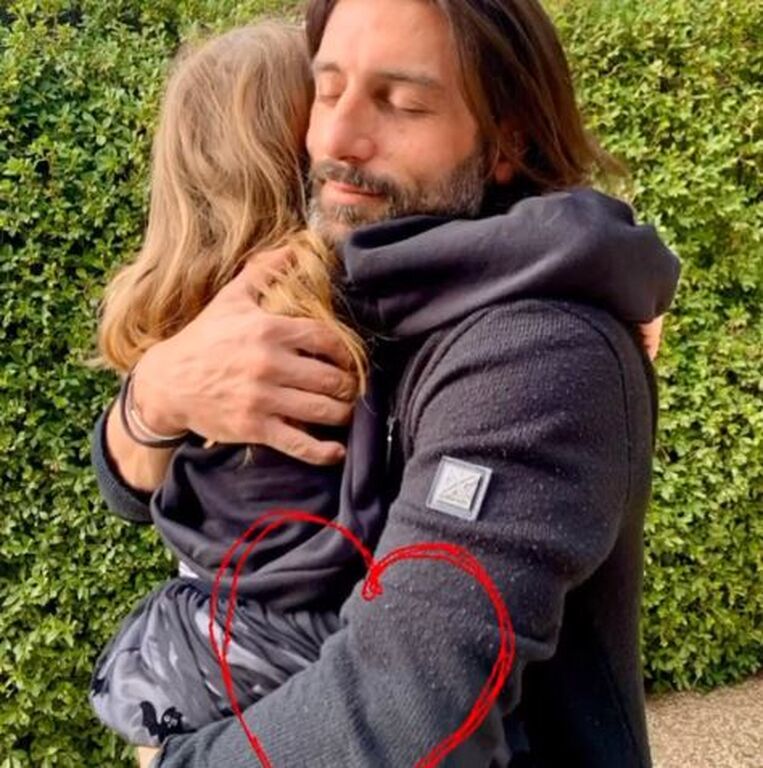 Ζέτα Δούκα: Η κόρη της τακτοποιεί τα παιχνίδια μαζί με τον μπαμπά της  