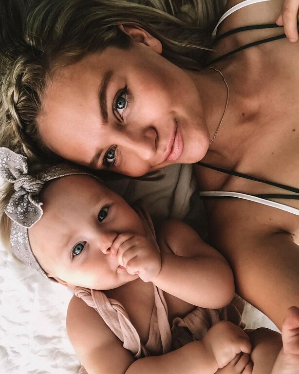 Τις selfies αυτής της μαμάς με το μωρό της αξίζει να τις δείτε (pics)