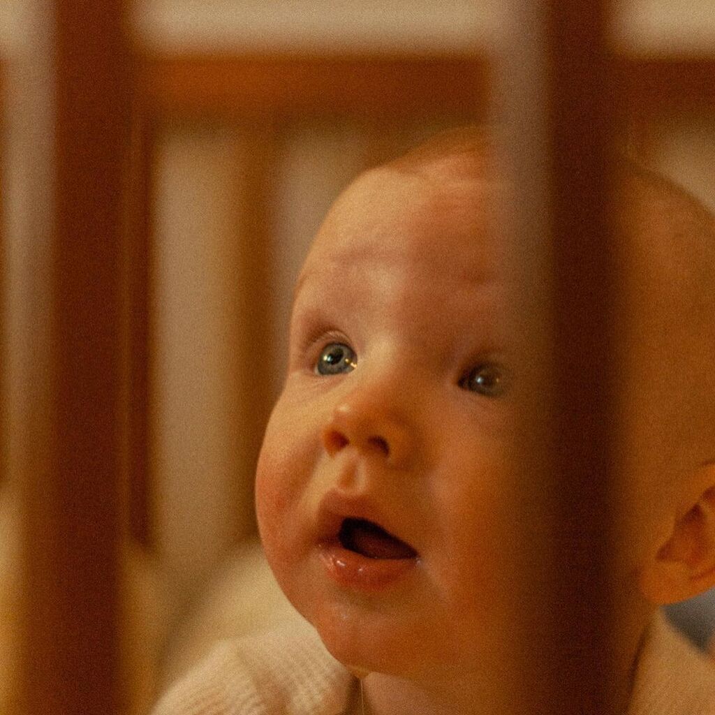 Ο γιος γνωστού Έλληνα ηθοποιού έγινε 6 μηνών (pics)