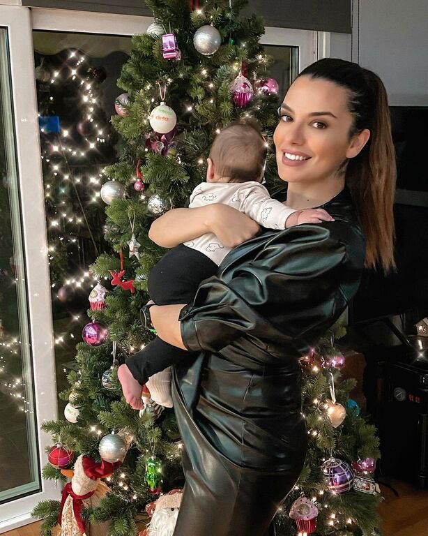 Διάσημες Ελληνίδες που θα γιορτάσουν τα πρώτα Χριστούγεννα με το μωρό τους