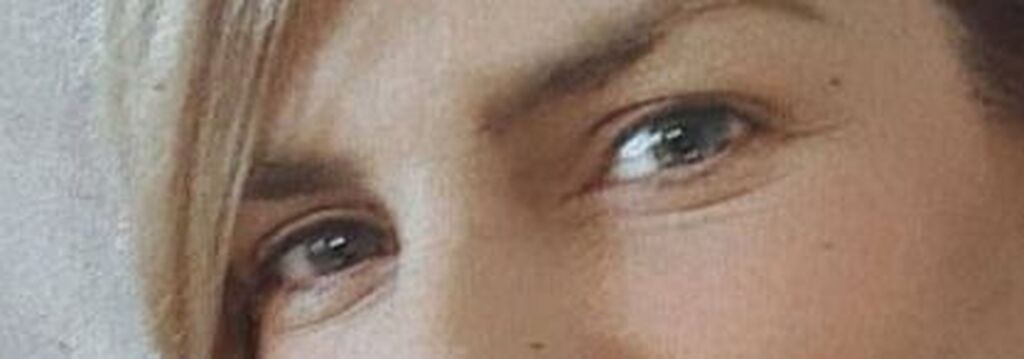 Ποια είναι;