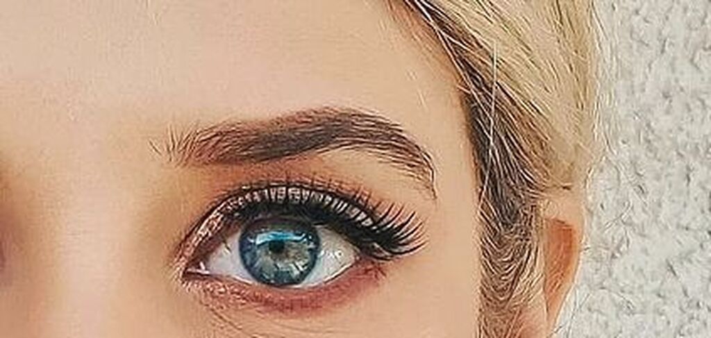 Ποια είναι;