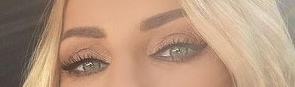 Ποια είναι;