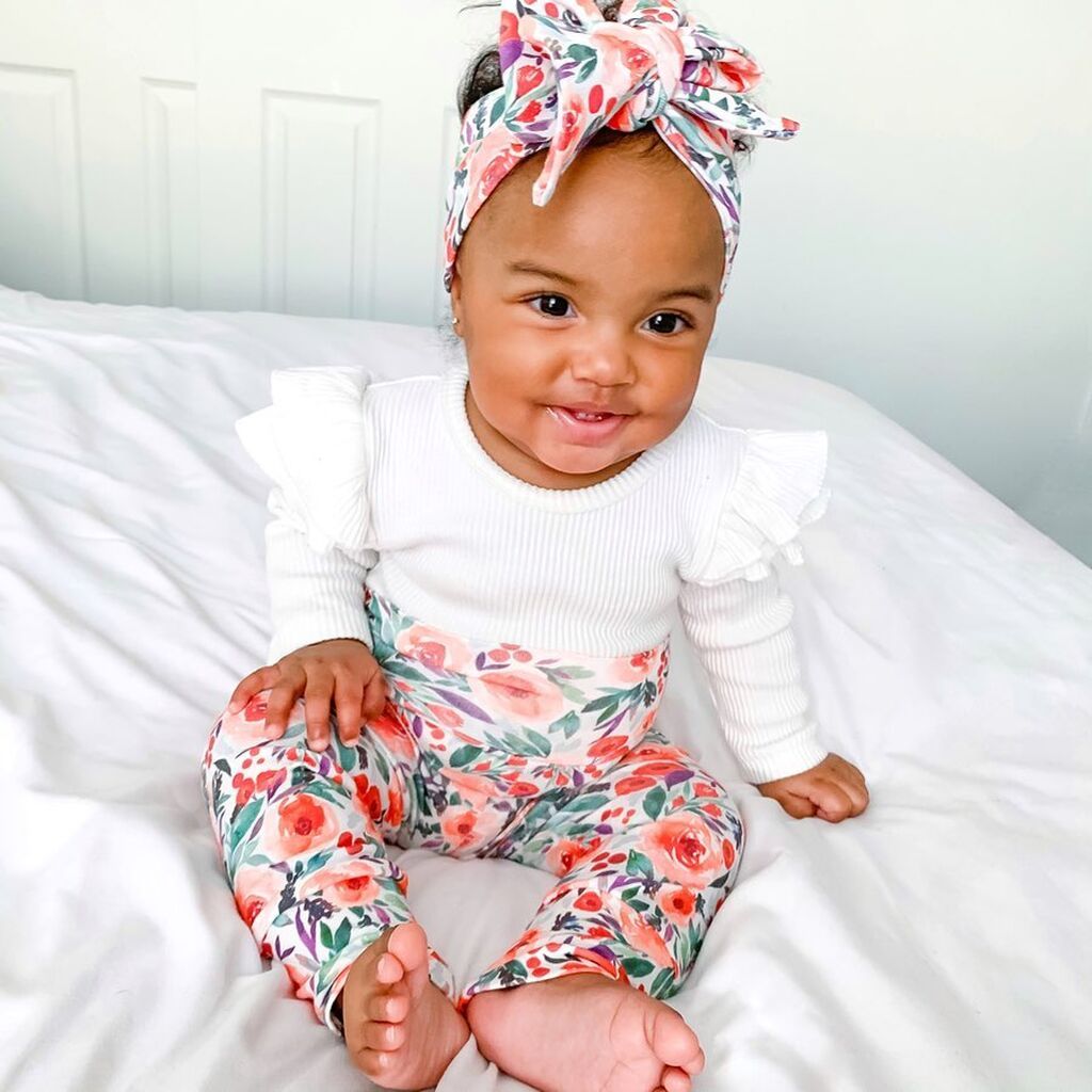 Αυτή η μπέμπα έχει αδυναμία στις κορδέλες και είναι αξιολάτρευτη (pics)