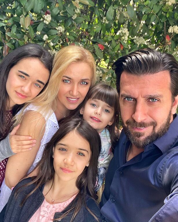 Θάνος Πετρέλης: Η κόρη του είχε γενέθλια - Θα πάθετε πλάκα με την τούρτα  