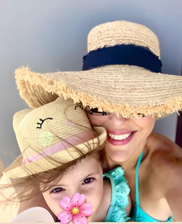 Σίσσυ Φειδά: Κυριακάτικη ποδηλατάδα με την κόρη της (pics)