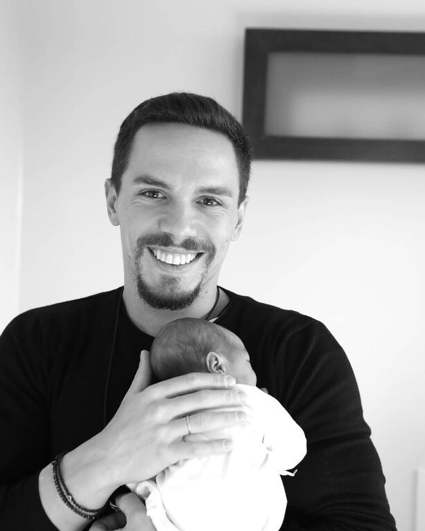 Λευτέρης Πετρούνιας: Βόλτα στη θάλασσα με την κόρη του, Σοφία 