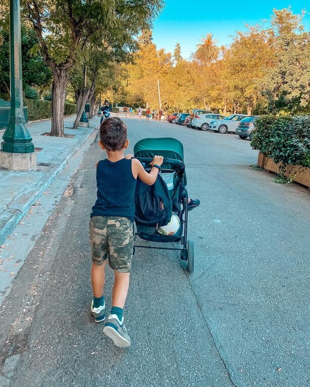 Κατερίνα Παπουτσάκη: Δείτε τι παίζει στο πάτωμα με τον γιο της   