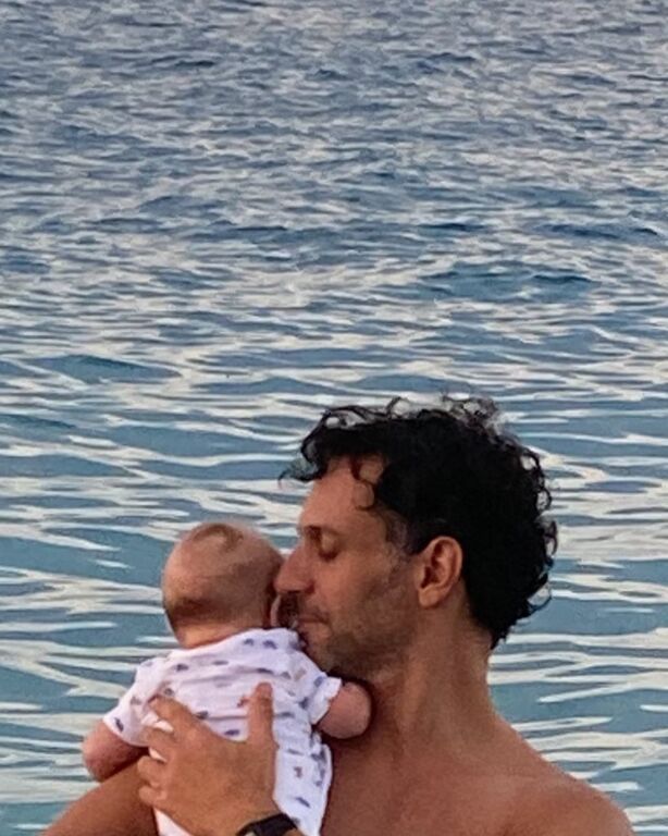 Αναγνωρίζετε το αγοράκι της φωτογραφίας; Είναι γνωστός Έλληνας ηθοποιός 