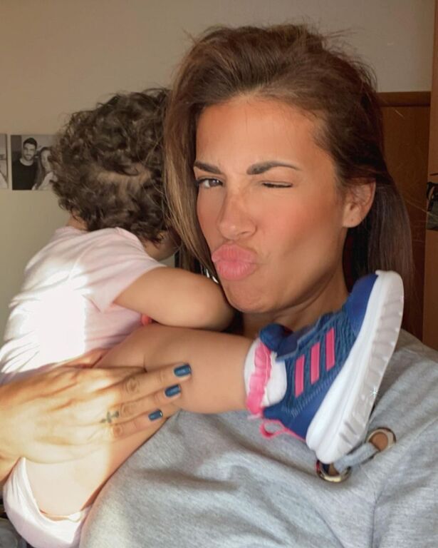 Ελένη Χατζίδου: Τι έκανε η κόρη της όταν άκουσε το νέο της τραγούδι; (vid)