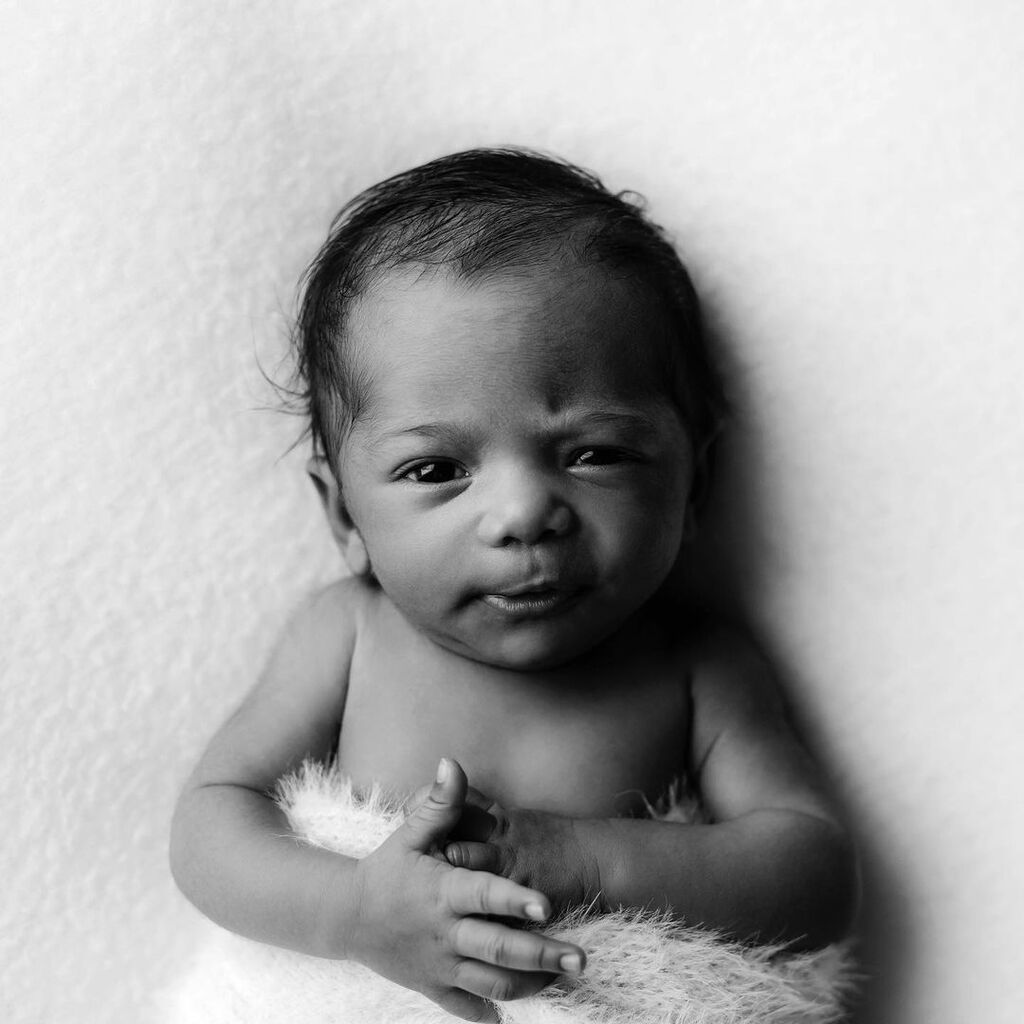 Αυτά τα ασπρόμαυρα πορτρέτα μωρών που θα λατρέψετε (pics)