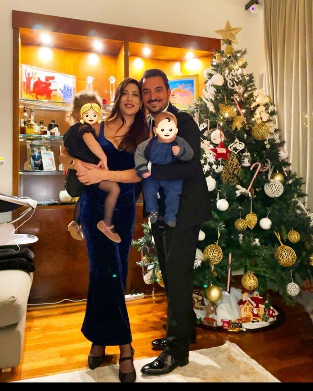 Φλορίντα Πετρουτσέλι: Φωτογραφίζει τον 8 μηνών γιο της μπροστά απ'το τζάκι