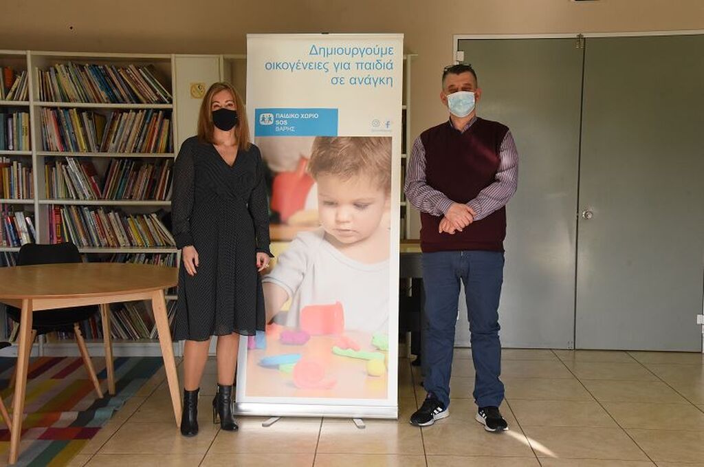 κυρία Συλβή Γερογιάννη Marketing, Communications & Visual Merchandising Manager – Tommy Hilfiger & Calvin Klein της Sarkk ΑΒΕΕ και ο κος Μενέλαος Τσαούσης, Διευθυντής Παιδικού Χωριού SOS Βάρης