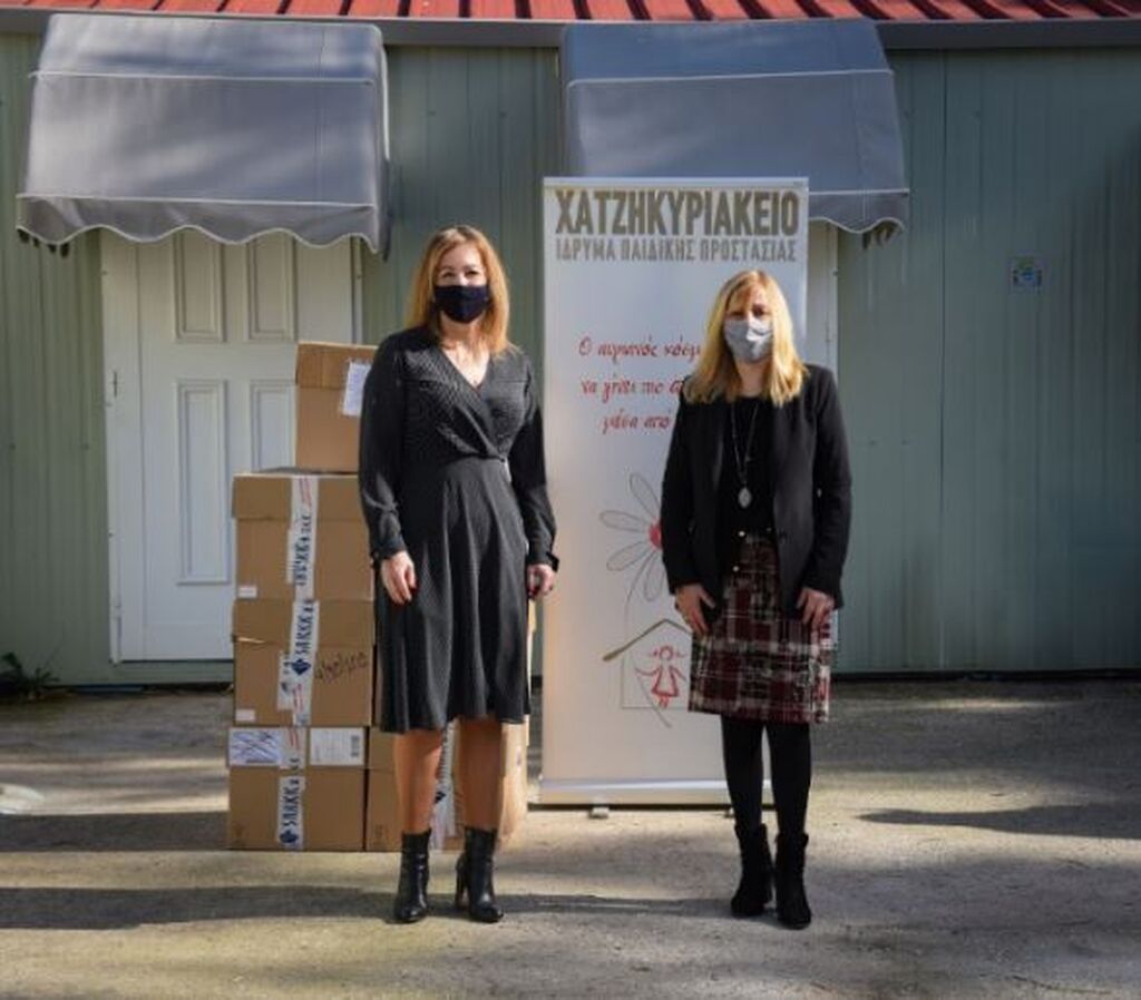 κυρία Συλβή Γερογιάννη Marketing, Communications & Visual Merchandising Manager – Tommy Hilfiger & Calvin Klein της Sarkk ΑΒΕΕ & η κυρία Αναστασία Κατσιλιέρη, Διευθύντρια Παιδικής Προστασίας, Χατζηκυριάκειο Ίδρυμα Παιδικής Προστασίας