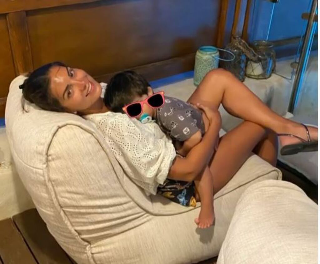 Σταματίνα Τσιμτσιλή: Μας έδειξε τι παίζει με τον γιο της στο σπίτι 