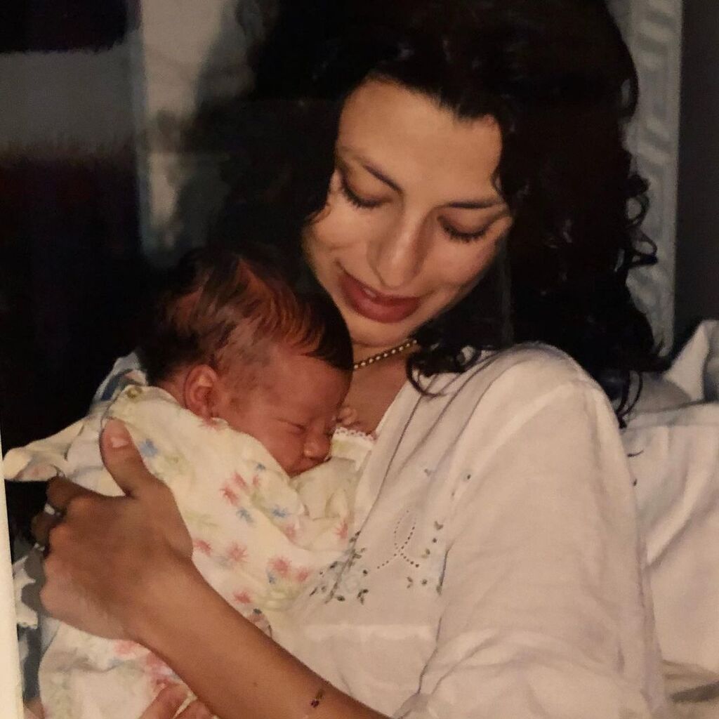 Δωροθέα Μερκούρη: Η κόρη της έγινε 21 ετών και η ομορφιά της είναι μοναδική