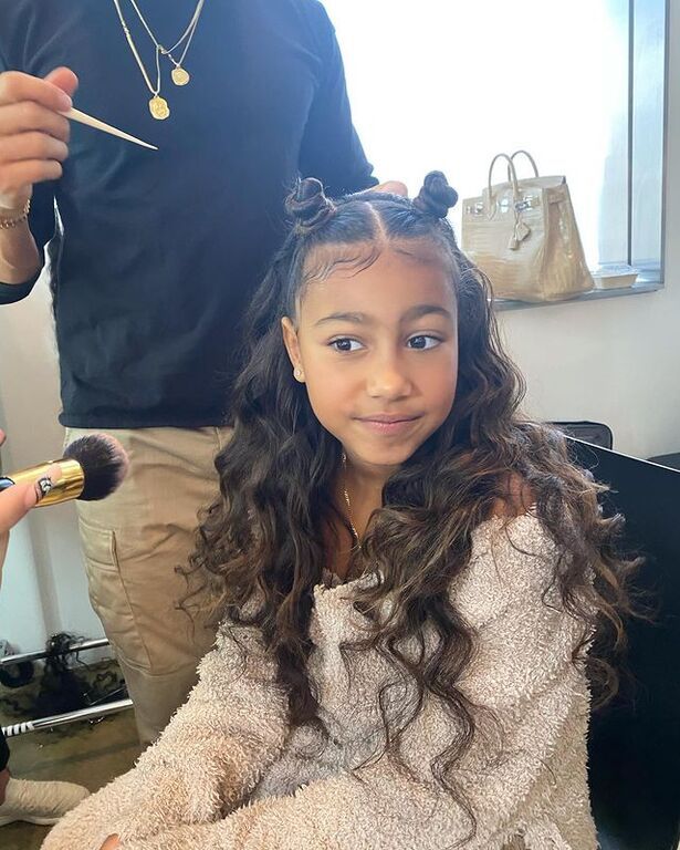 Η North West με ένα casual look κατάλληλο για όλες τις ώρες της ημέρας.