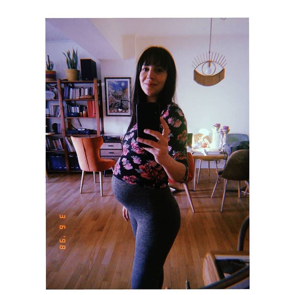 Γνωστή Ελληνίδα εγκυμονούσα είχε γενέθλια - Δείτε φώτο με την κοιλίτσα της