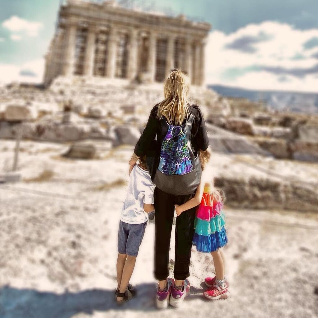 Ρούλα Ρέβη: To βίντεο με τα παιδιά της στην εξοχή πρέπει να το δείτε