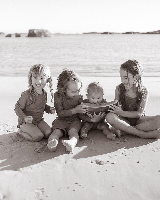 Μαμά φωτογραφίζει τα παιδιά της & δείχνει το δέσιμο που έχουν μεταξύ τους 